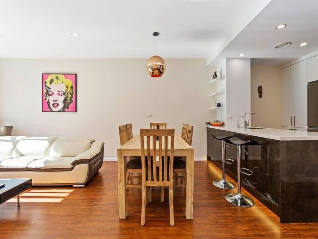 Sleek Modern Pad Next To Spark Arena Free Parking Auckland Exterior foto
